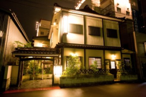 鴨川館